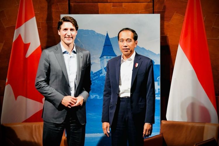 Presiden Joko Widodo saat melakukan pertemuan bilateral dengan Perdana Menteri (PM) Kanada Justin Trudeau di sela-sela Konferensi Tingkat Tinggi (KTT) G7 di Elmau, Senin (27/6/2022).