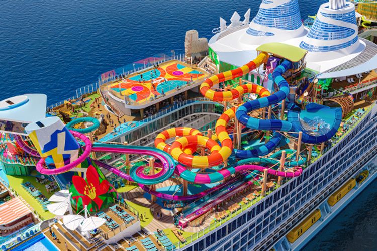 Hero of the Seas merupakan kapal Icon Class Royal Caribbean keempat yang menghadirkan taman hiburan terbesar di atas kapal. Kapal pesiar ini memiliki delapan area Hero, terdiri dari 28 tempat makan untuk semua usia, taman hiburan, dan akomodasi baru untuk keluarga multigenerasi, termasuk rumah pohon tiga lantai, salah satu tipe kamar di kapal ini. Para wisatawan bisa menikmati sembilan kolam renang berbeda yang menjadikan kapal pesiar ini sebagai pemecah rekor dengan jumlah kolam renang terbanyak di laut.