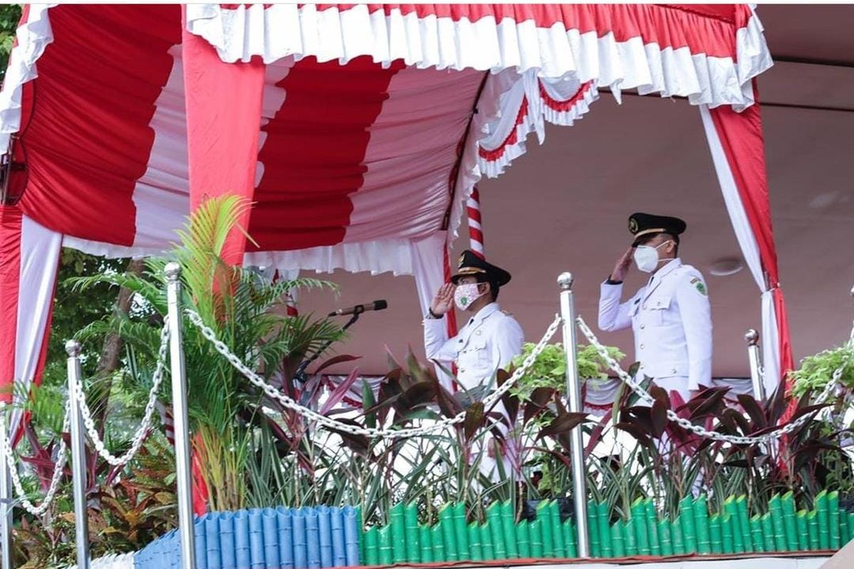 Upacara peringatan kemerdekaan Republik Indonesia (RI) ke-75 di halaman belakang Kantor Bupati Penajam Paser Utara, Senin (17/08/2020).