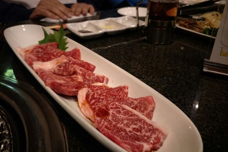 Halal yakiniku di Shira Yakiniku, Jepang. 