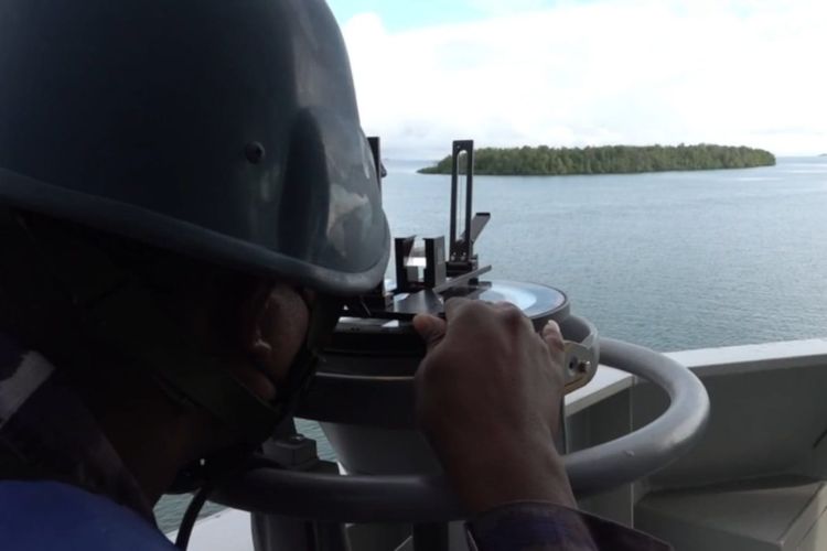 TNI Angkatan Laut Koarmada III mengelar latihan tempur penderatan pasukan Marinir di Pantai Warmenum,Sausapor Kabupaten Tambrauw, Papua Barat salah satu lokasi perang dunia kedua tempat pendaratan amfibi dari pasukan sekutu yang dipimpin Douglas MacArthur pada tahun 1944, Kamis (28/7/2022)