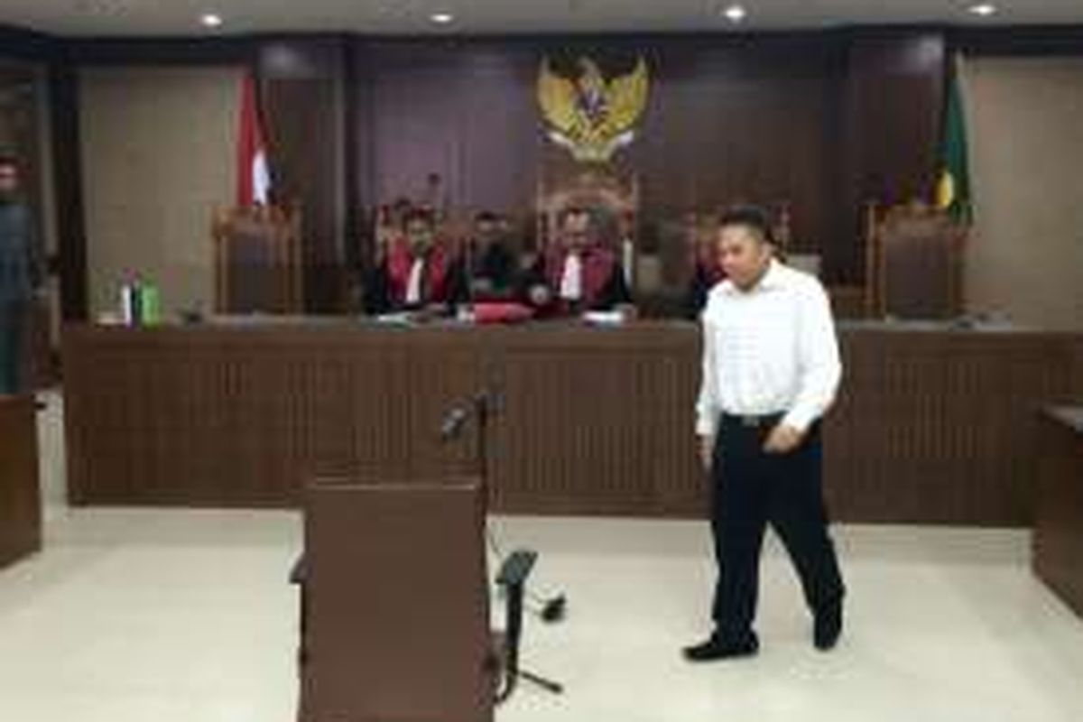 Mantan Anggota DPR RI, Fanny Safriansyah alias Ivan Haz saat menjalani persidangan di Pengadilan Negeri Jakarta Pusat, Selasa (9/8/2016).