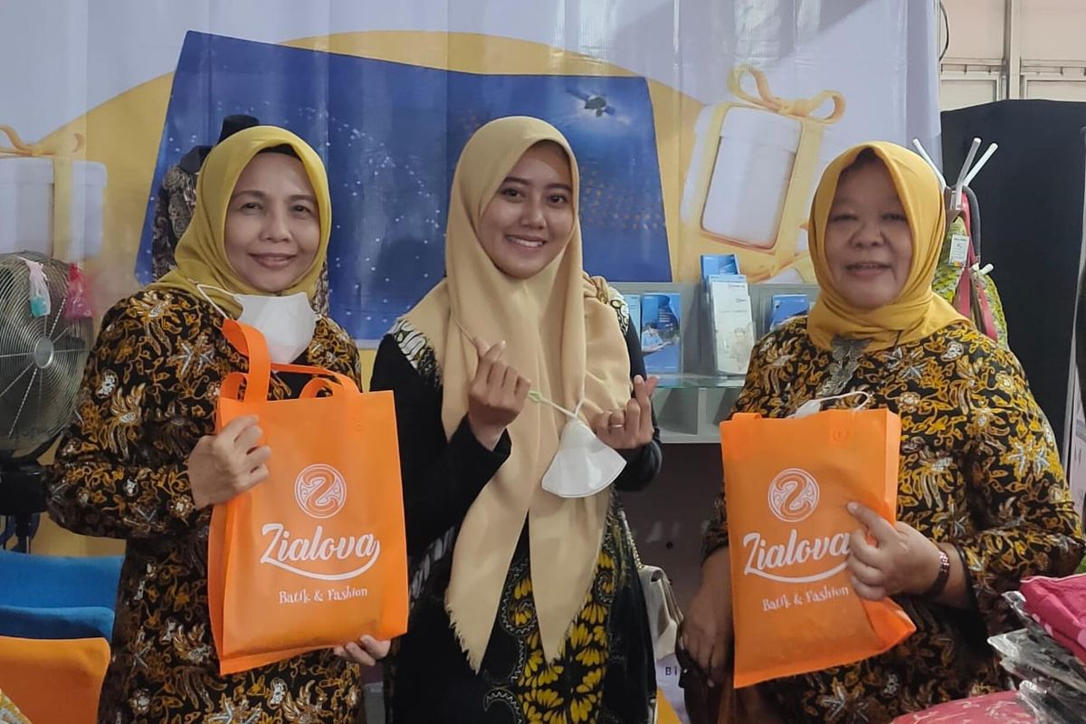 Salah satu produsen batik dan fashion lokal di Pekalongan bernama Zialova Batik