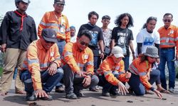 Agincourt Siap Lepas 1.000 Tukik di Pantai Barat Muara Opu