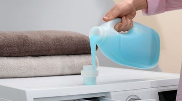 Detergen Cair Vs Deterjen Bubuk, Mana yang Lebih Unggul?