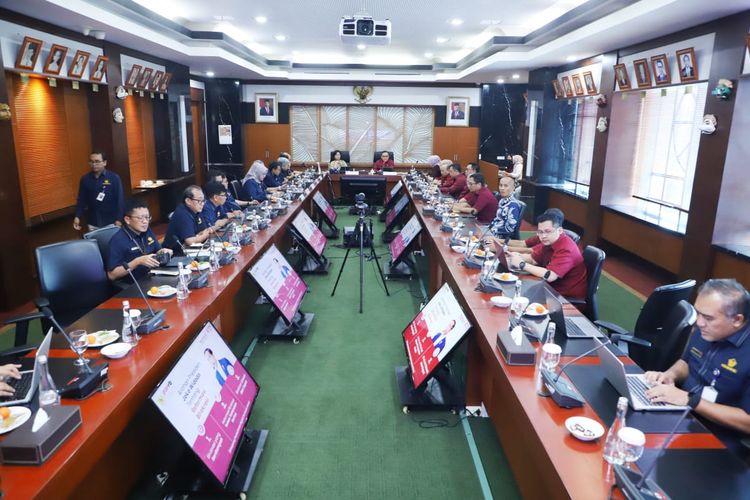 Pertemuan antara Menteri Pendayagunaan Aparatur Sipil Negara Reformasi Birokrasi (Menpan-RB) Abdullah Azwar Anas dan Menteri Keuangan (Menkeu) Sri Mulyani di Kantor Kemenkeu, Jakarta, Rabu (3/1/2024).

