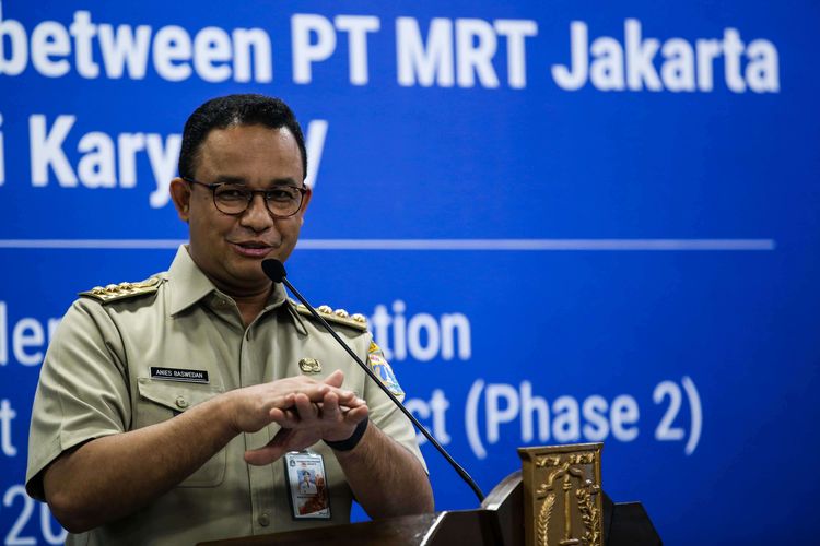 Gubernur Provinsi DKI Jakarta, Anies Rasyid Baswedan memberikan sambutan sebelum penandatangananan Paket Kontrak antara PT MRT Jakarta (Perseroda) dan Shimizu-Adhi Karya JV (SAJV) untuk Fase 2 CP 201 di Stasiun MRT Bundaran HI, Senin (17/2/2020). PT Moda Raya Terpadu (MRT) Jakarta akan mulai membangun stasiun MRT fase II A CP-201 pada Maret 2020, Fase ini terdiri dari Stasiun Thamrin dan Stasiun Monas dengan panjang 2,8 kilometer yang keseluruhannya berada di bawah tanah.