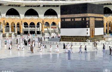 Para jemaah haji melangsungkan tawaf qudum di Masjidil Haram pada Sabtu (17/7/2021) sebagai pembuka rangkaian ibadah haji 2021