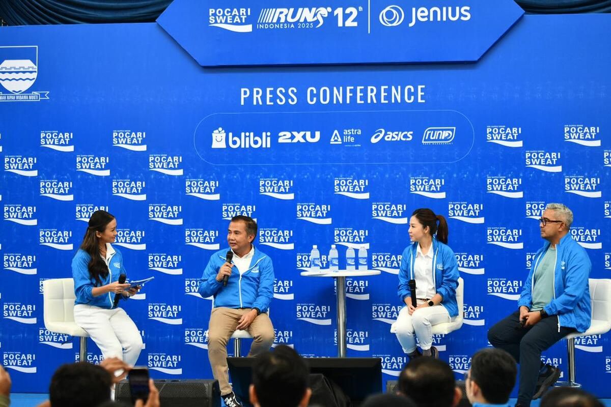 Narasumber Konferensi pers Pocari Sweat Run 2025 di Gedung Sate, Kota Bandung Gubernur Jabar, Bey Machmudin (kedua kiri), Marketing Director PT Amerta Indah Otsuka, Puspita Winawati, dan Wali Kota Bandung terpilih, Muhammad Farhan, Rabu (22/1/2025).