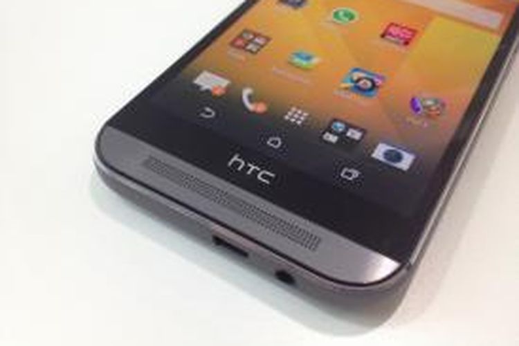 Bagian bawah HTC One M8