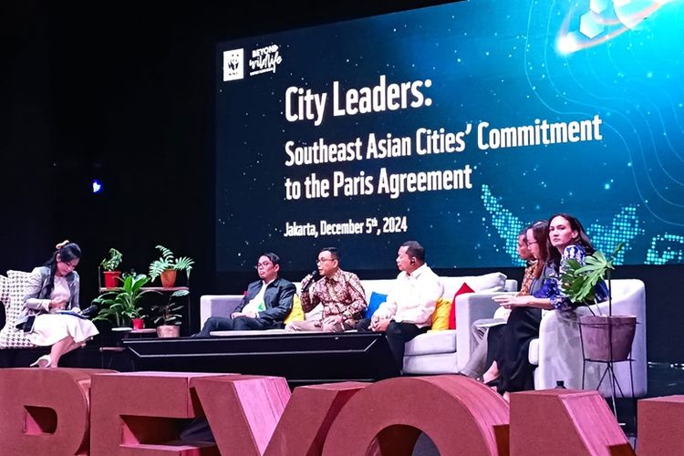 Salah satu sesi nature talk dalam acara Eco Echo yang digelar WWF Indonesia di Ciputra Artpreneur, Jakarta, Kamis (5/12/2024). 