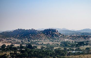 Plato Deccan adalah salah satu contoh bentuk gunung api koyak.