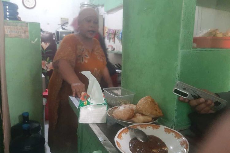 Suara Hati Penjaga Kantin Sekolah Surabaya saat Makan Bergizi Gratis Dimulai