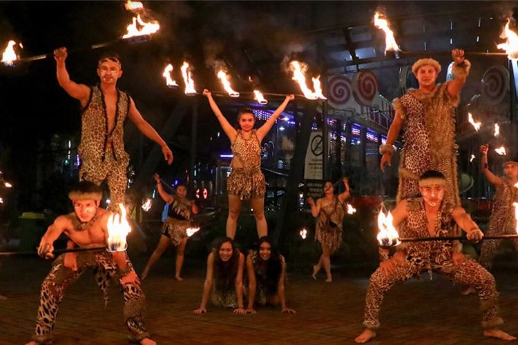 Atraksi Dance Light di Taman Safar Bogor, Jawa Barat DOK. Bogor.tamansafari,com