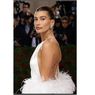 Hailey Bieber Punya “Resep” Warna Kuku Terbaru, Terinspirasi dari Donat?