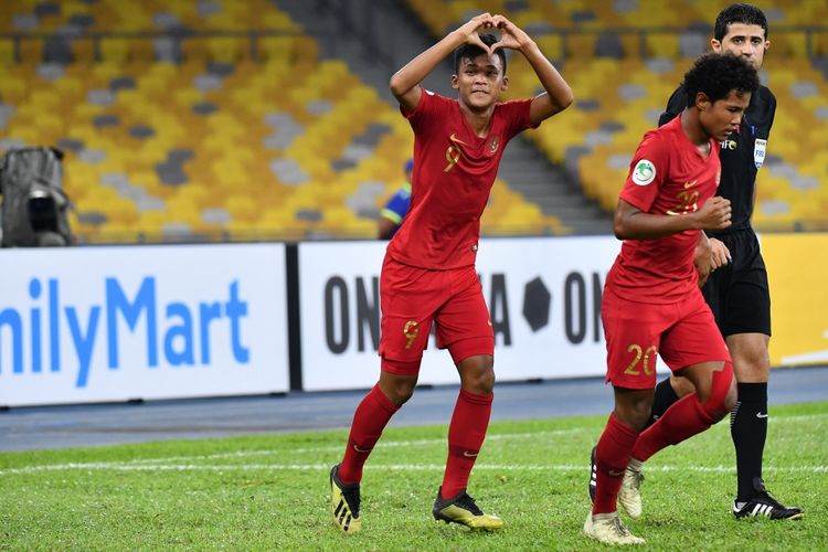 Gaya selebrasi Sutan Zico saat Timnas U-16 Indonesia vs Vietnam pada laga Grup A Piala Asia U-16 2018 di Stadion Bukit Jalil, 24 September 2018. 