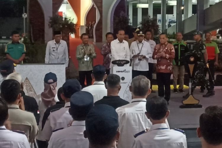 Presiden Jokowi sambutan di Terminal Tingkir Salatiga, Jawa Tengah.