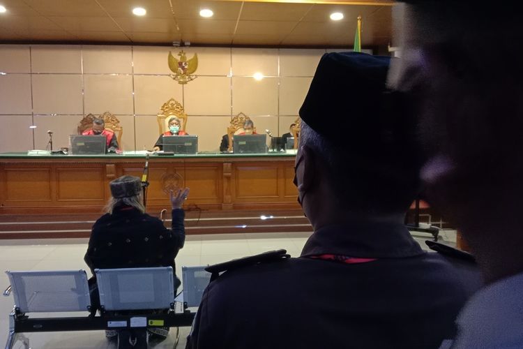 Bahar bin Smith tengah mengikuti persidangan dengan agenda eksepsi atau pembelaan di Pengadilan Negeri Bandung, Kota Bandung, Jawa Barat, Selasa (12/4/2022).