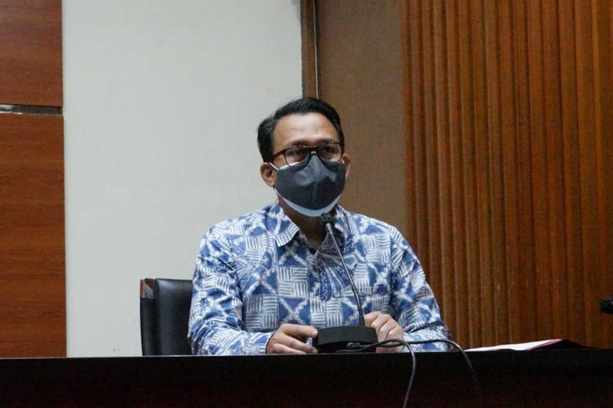 Pelaksana Tugas Juru Bicara KPK Ali Fikri dalam konferensi pers terkait tanggapan atas temuan Laporan Akhir Hasil Pemeriksaan (LAHP) Ombudsman RI mengenai alih status pegawai KPK pada Kamis (5/8/2021)