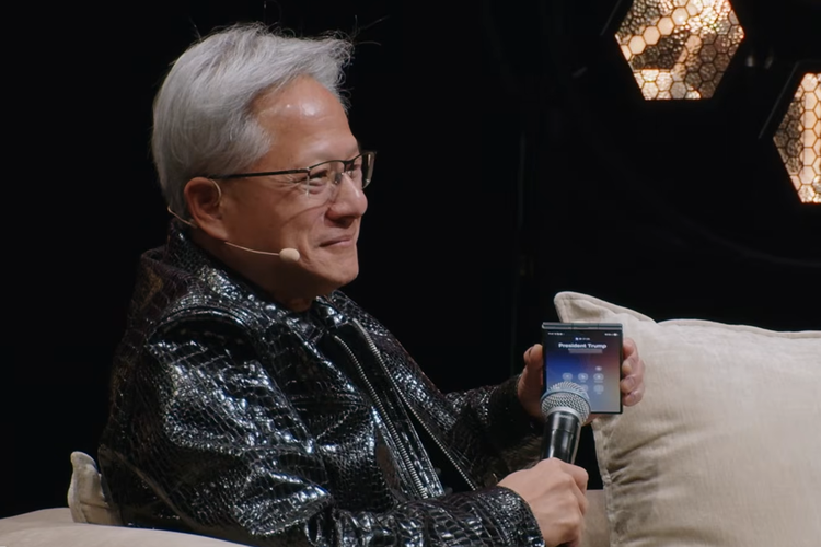 Dari Panggung AI ke Panggilan Trump, Galaxy Z Fold 8 Jensen Huang Jadi Sorotan
