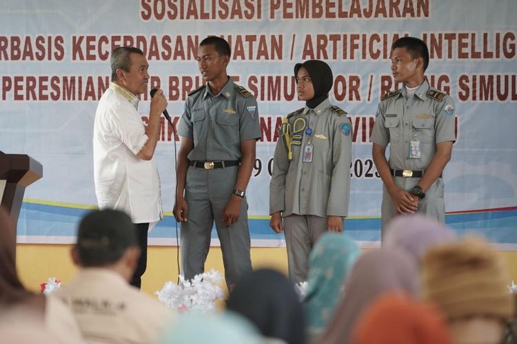 Gubernur Syamsuar lakukan kunjungan ke SMK Perikanan Dumai, Riau.