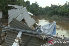 Tembok Pemancingan di Kramat Jati Roboh akibat Luapan Kali Ciliwung