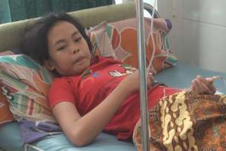 Salah seorang penderita demam berdarah sedang dirawat di sebuah rumah sakit di Kabupaten OKI, Sumatera Selatan.