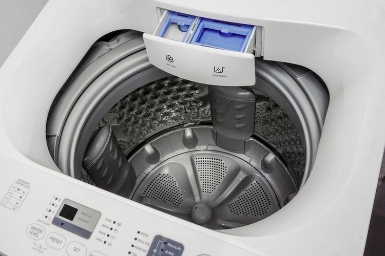 Ilustrasi mesin cuci bukaan atas.