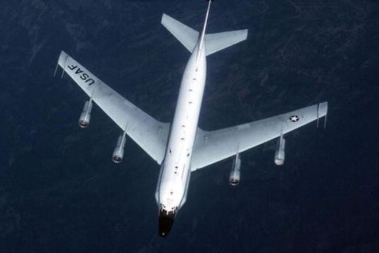 Pesawat pengintai AU Amerika Serikat RC-135.