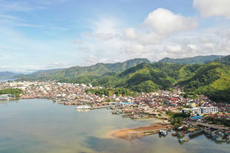 Pemandangan Kota Sobolga, Sumatera Utara.