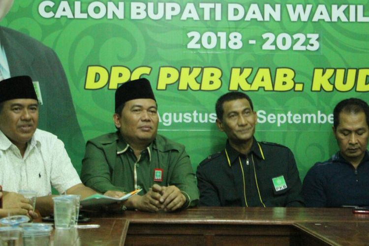 Partai Kebangkitan Bangsa akhirnya sepakat untuk merekomendasikan pasangan calon bupati dan calon wakil bupati Kudus 2018, Moh Tamzil - Hartopo. Keputusan resmi tersebut diumumkan oleh Dewan Pengurus Cabang PKB Kudus di kantornya, Minggu (7/1/2018).