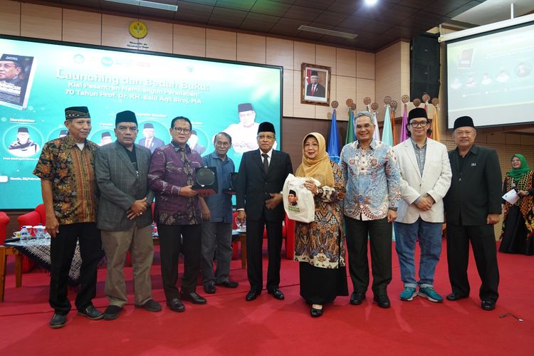 Acara peluncuran dan bedah buku Kiai Pesantren Membangun Peradaban: 70 Tahun Prof. Dr. KH. Said Aqil Siroj, MA di Kampus UNJ, Jakarta (22/2/2024).