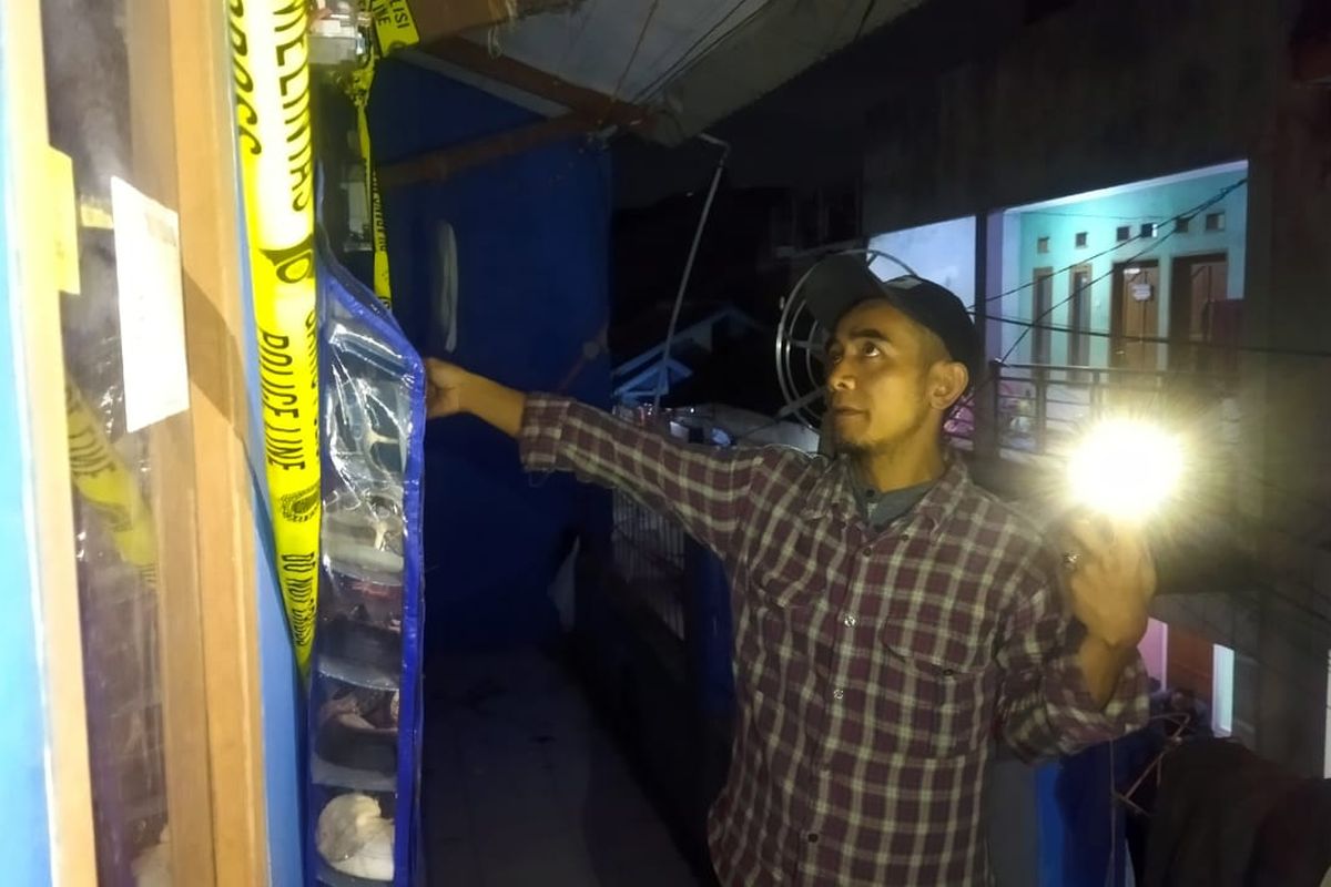 Rumah kontrakan di Cimahi tempat penyiksaan seorang ayah terhadap 2 orang anak kandungnya, Senin (6/2/2023).