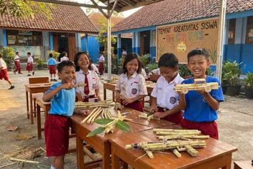 Mainan Tradisional Mengajarkan Kreativitas di Lingkungan Sekolah