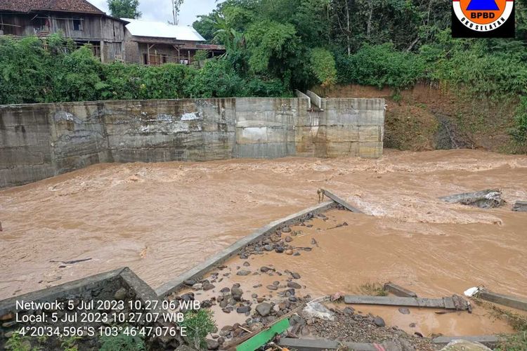 Lokasi banjir bandang yang menghantam Kecamatan Muara Dua Tangsi, dan Kisam Kabupaten Ogan Komering Ulu (OKU) Selatan, Sumatera Selatan, Rabu (5/7/2023).