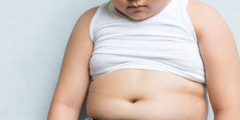 Ilustrasi obesitas pada anak. Orangtua harus memperhatikan tanda-tanda dan penyebab obesitas pada anak karena sejumlah penyakit serius jangka panjang dapat terjadi sebagai komplikasi, seperti diabetes dan hipertensi.