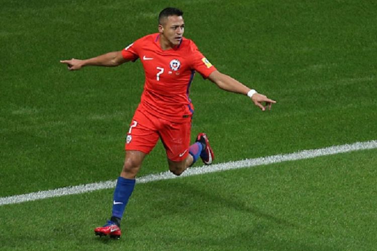 Chiles forward Alexis Sanchez celebrates after scoring a goal during the 2017 Confederations Cup group B football match between Germany and Chile at the Kazan Arena Stadium in Kazan on June 22, 2017. / AFP PHOTO / Roman Kruchinin        (Photo credit should read ROMAN KRUCHININ/AFP/Getty Images)