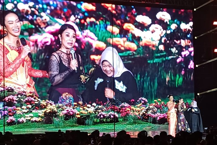 Tampil di Konser Bingah, Ibu Yura Yunita Berpantun Ubur-ubur Ikan Lele