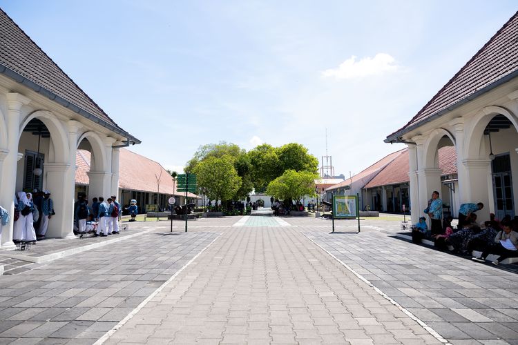 Kunjungan pelajar ke Museum Benteng Vredeburg di Yogyakarta.