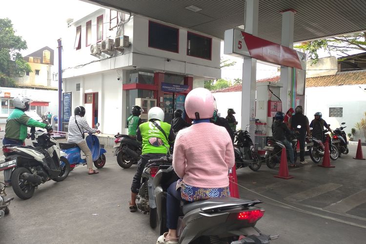 Hemat Pengeluaran, Mahasiswa hingga Barista di Bandung Tinggalkan Pertamax, Cemas Pertalite Naik