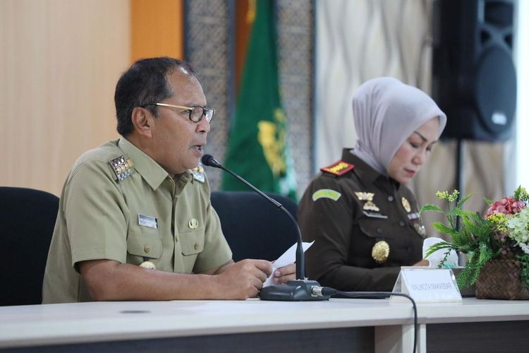 Wali Kota Makassar Mohammad Ramdhan 'Danny' Pomanto menghadiri panggilan Kejaksaan Tinggi (Kejati) Sulawesi Selatan (Sulsel) sebagai saksi, dalam kasus dugaan korupsi di Perusahaan Daerah Air Minum (PDAM) Makassar, Kamis (13/4/2023).