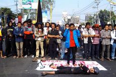 Mahasiswa Yogyakarta Gelar Sholat Gaib untuk Salim Kancil