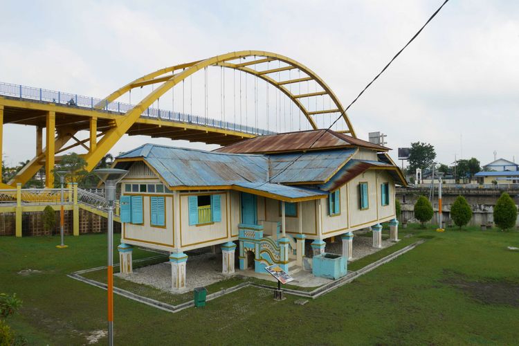 Rumah Singgah Sultan Siak di Kampung Bandar, Kecamatan Senapelan, Kota Pekanbaru, Riau. 