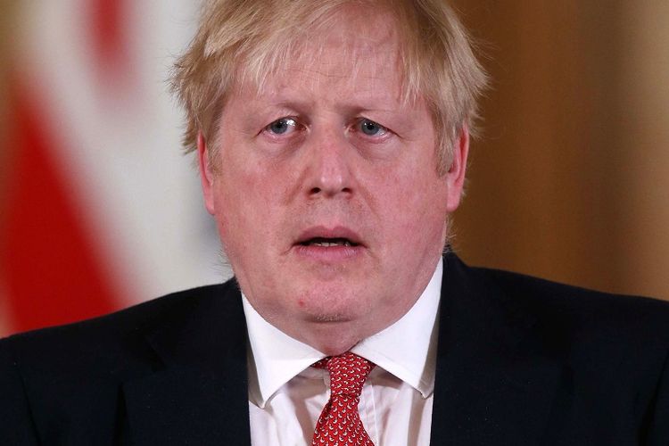 Perdana Menteri Inggris Boris Johnson berpidato di konferensi pers untuk memberikan pembaruan harian tentang tanggapan pemerintah terhadap wabah coronavirus COVID-19 yang baru, di dalam 10 Downing Street di London pada 22 Maret 2020. - Hingga 1,5 juta orang yang rentan di Inggris, diidentifikasi sebagai yang paling berisiko dari epidemi coronavirus, harus tinggal di rumah selama setidaknya 12 minggu, kata pemerintah, Minggu. 