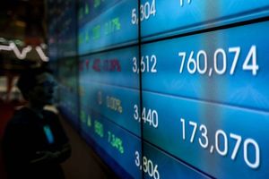 Parkir di Zona Hijau, IHSG Sesi I Tembus Level 7.134