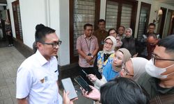 Jelang Lebaran, Wamen BUMN Pastikan Kesiapan Uang Tunai dan Layanan Perbankan
