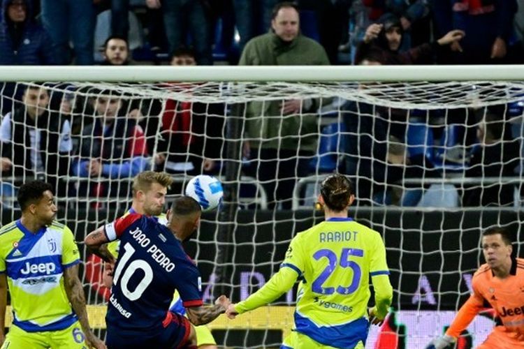 Joao Pedro mencetak gol dalam laga Cagliari vs Juventus pada pekan ke-32 Liga Italia 2021-2022 yang digelar di Stadion Unipol Domus, Cagliari, Minggu (10/4/2022) dini hari WIB.