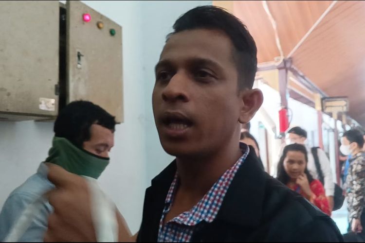 Pengacara Aditya, Ali Piliang saat memberikan keterangan kepada wartawan di PN Medan