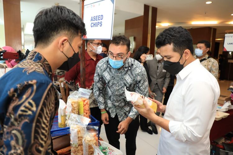 Wakil Gubernur (Wagub) Jawa Timur (Jatim) Emil Elestianto Dardak membuka acara The United States Agency for International Development (USAID) Jadi Pengusaha Mandiri (Japri) di Hotel Mercure Mirama, Rabu (9/2/2022).
