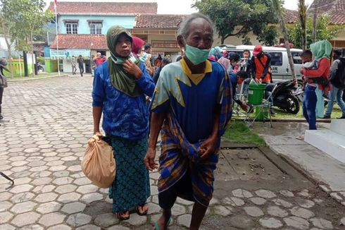 Warga yang Dievakuasi dari Lereng Merapi Diperiksa Rapid Test